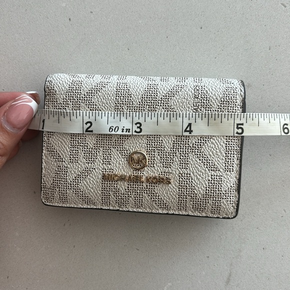 GUC Michael Kors Wallet - Picture 10 of 12